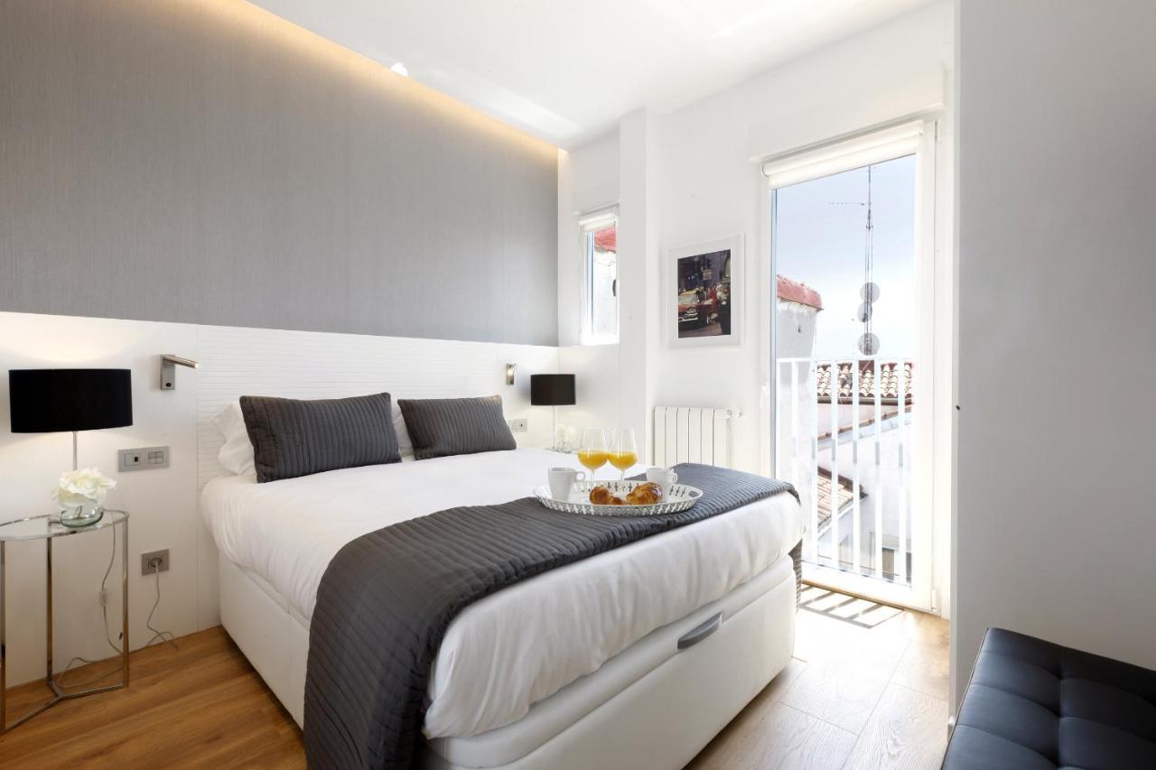 Latina Plaza Lägenhet Madrid Exteriör bild