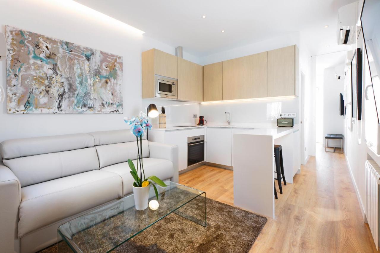 Latina Plaza Lägenhet Madrid Exteriör bild